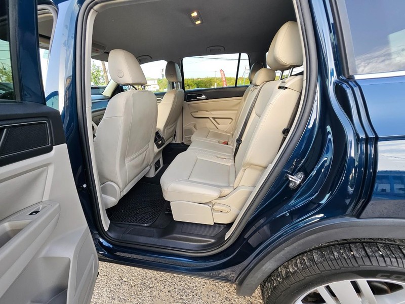 Volkswagen Atlas Vehicle Full-screen Gallery Image 7