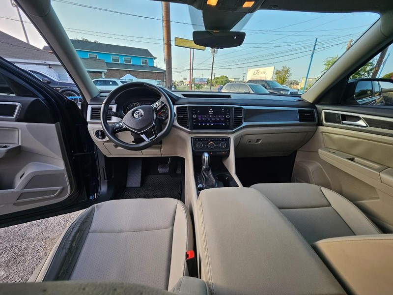 Volkswagen Atlas Vehicle Full-screen Gallery Image 9