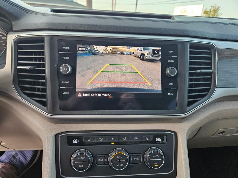 Volkswagen Atlas Vehicle Full-screen Gallery Image 10