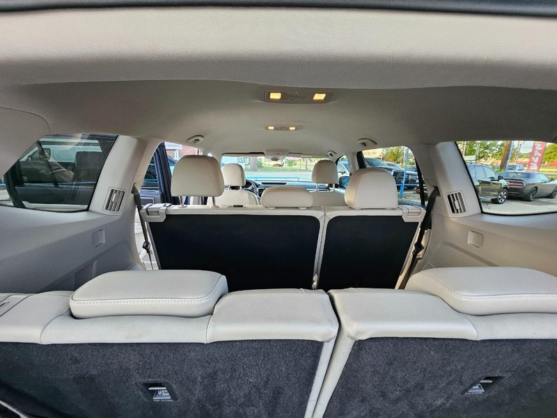 Volkswagen Atlas Vehicle Full-screen Gallery Image 11