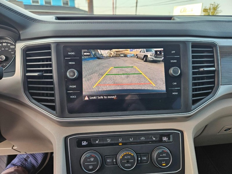 Volkswagen Atlas Vehicle Full-screen Gallery Image 13