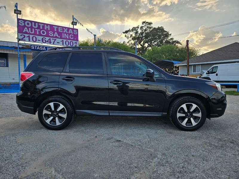 Subaru Forester Vehicle Full-screen Gallery Image 5
