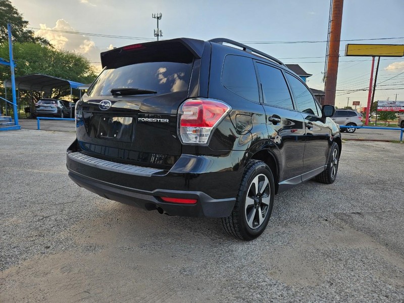 Subaru Forester Vehicle Full-screen Gallery Image 6