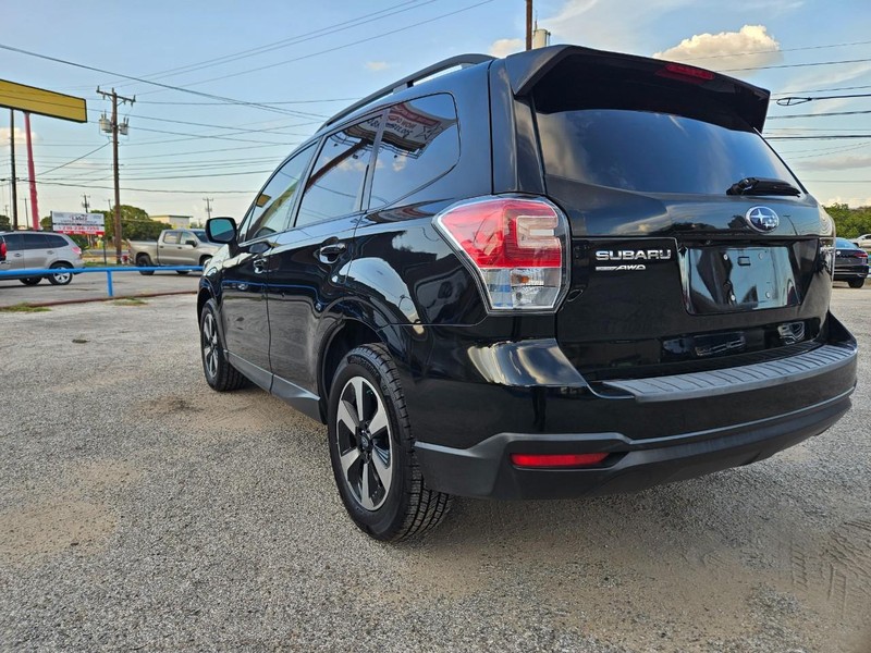 Subaru Forester Vehicle Full-screen Gallery Image 8