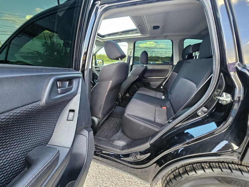 Subaru Forester Vehicle Full-screen Gallery Image 10
