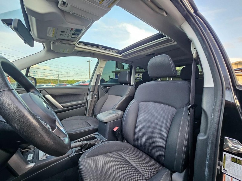 Subaru Forester Vehicle Full-screen Gallery Image 13