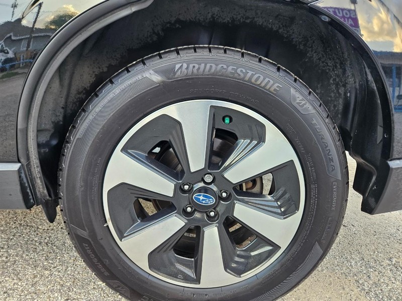 Subaru Forester Vehicle Full-screen Gallery Image 15