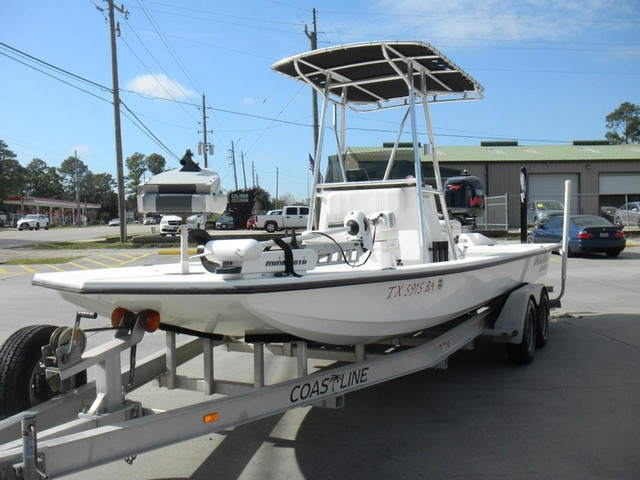 2009 Majek 226 ILLUSION CENTER CONSOLE at Uptown Marine in Spring TX