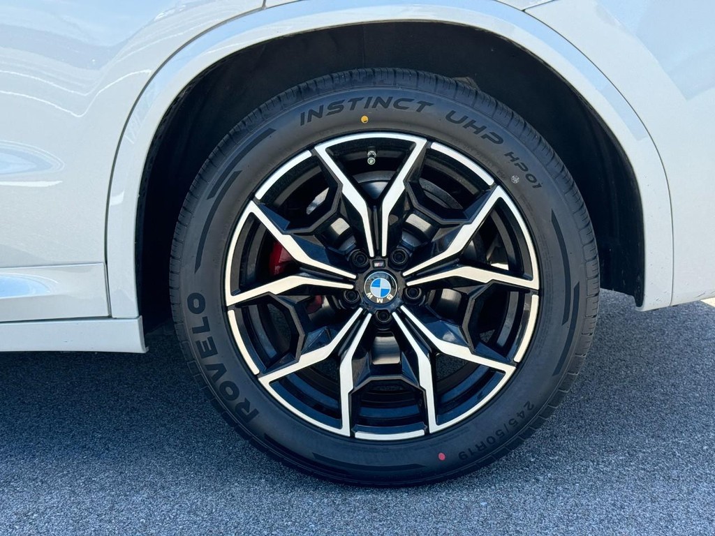 BMW X3 Vehicle Full-screen Gallery Image 06