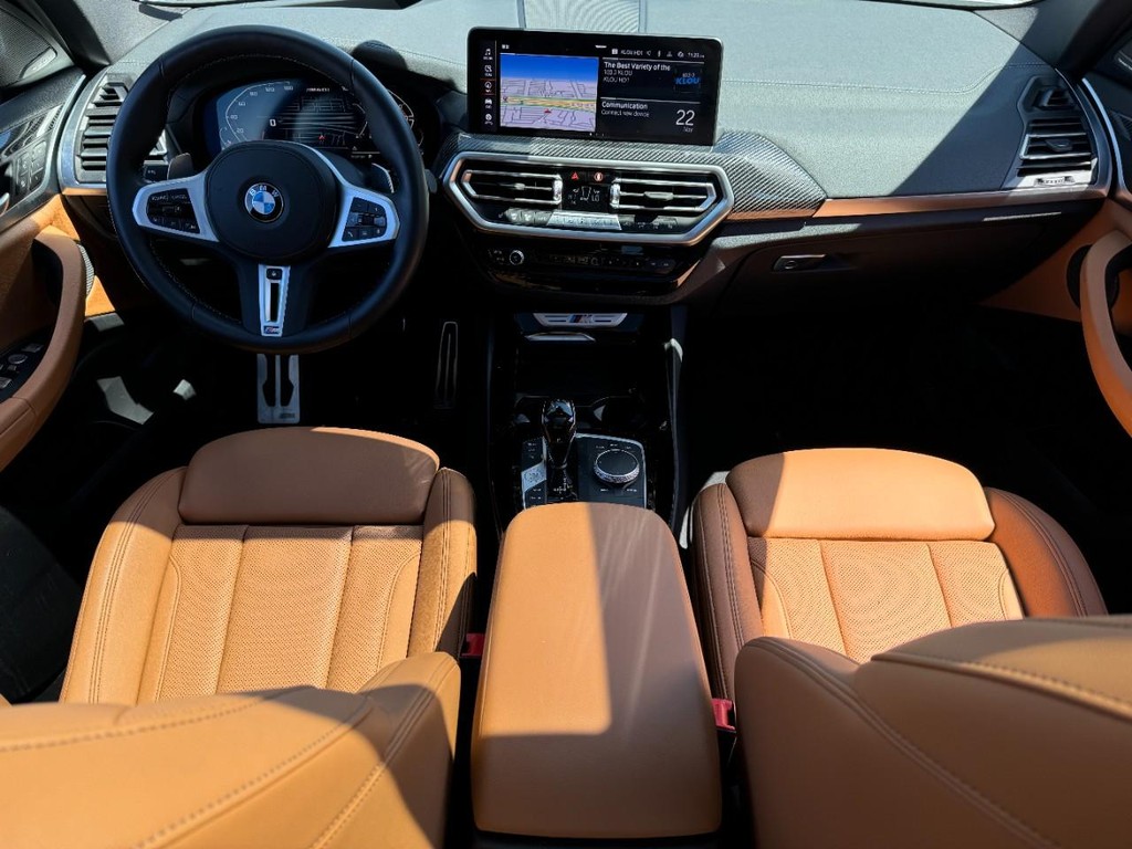 BMW X3 Vehicle Full-screen Gallery Image 12