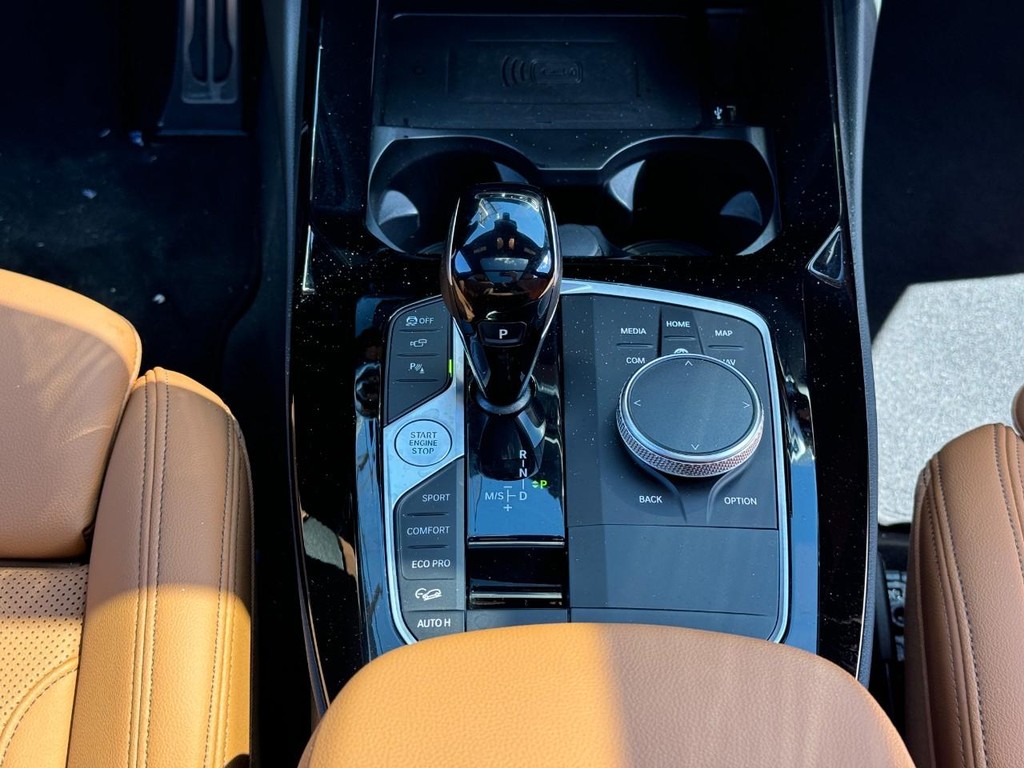 BMW X3 Vehicle Full-screen Gallery Image 16