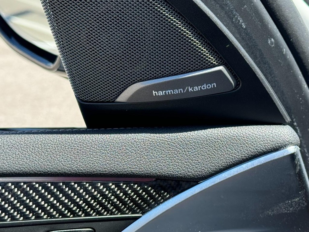 BMW X3 Vehicle Full-screen Gallery Image 18