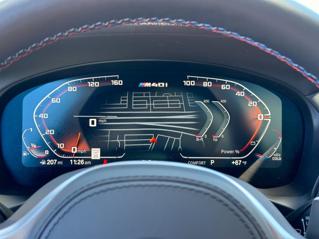 BMW X3 Vehicle Full-screen Gallery Image 24