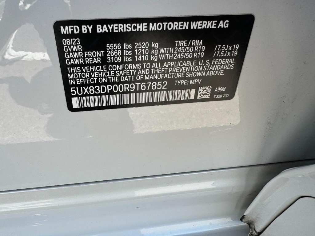 BMW X3 Vehicle Full-screen Gallery Image 26