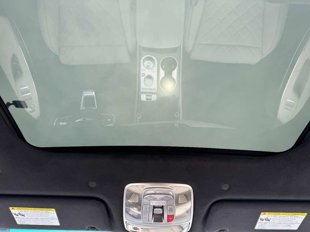 Genesis GV70 Vehicle Full-screen Gallery Image 07