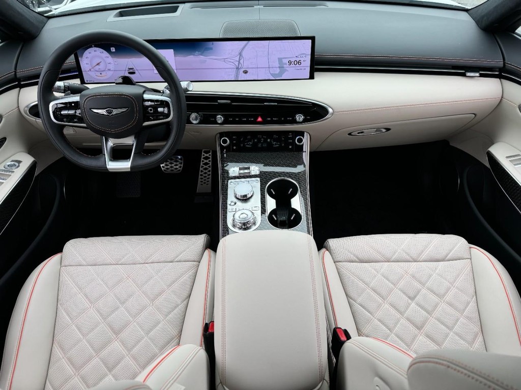 Genesis GV70 Vehicle Full-screen Gallery Image 08