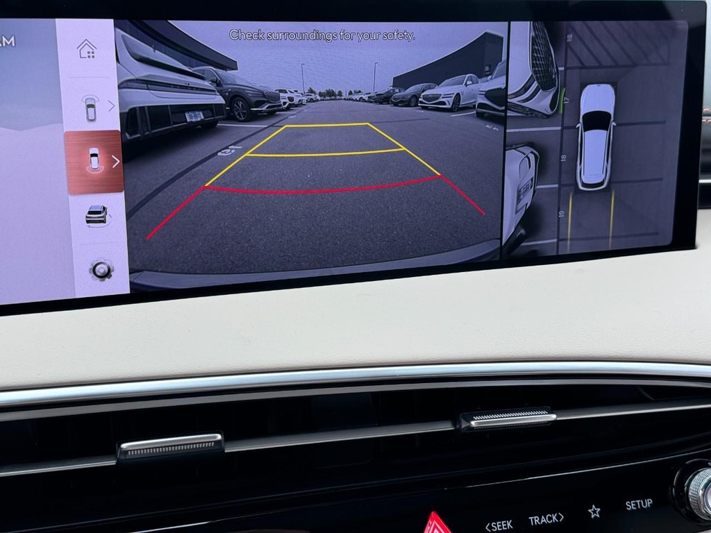 Genesis GV70 Vehicle Full-screen Gallery Image 21