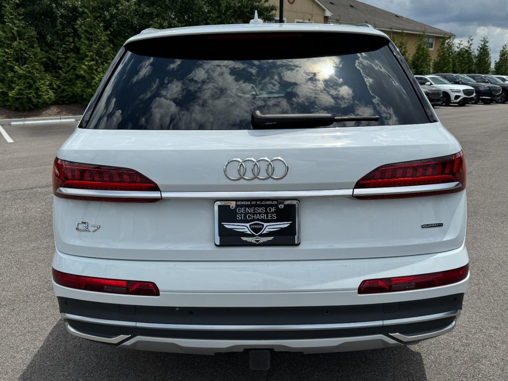 Audi Q7 Vehicle Full-screen Gallery Image 04
