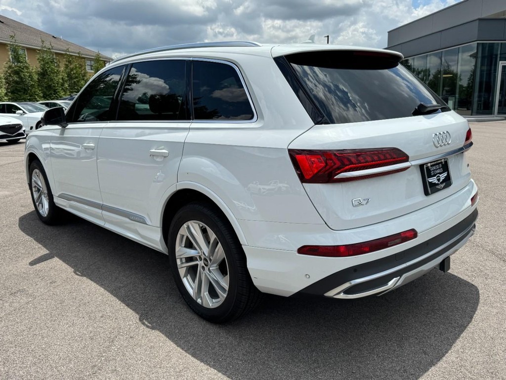 Audi Q7 Vehicle Full-screen Gallery Image 05
