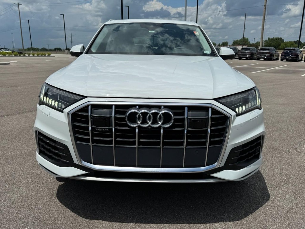 Audi Q7 Vehicle Full-screen Gallery Image 09