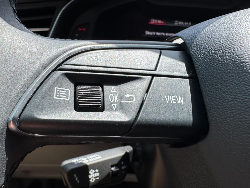 Audi Q7 Vehicle Full-screen Gallery Image 20