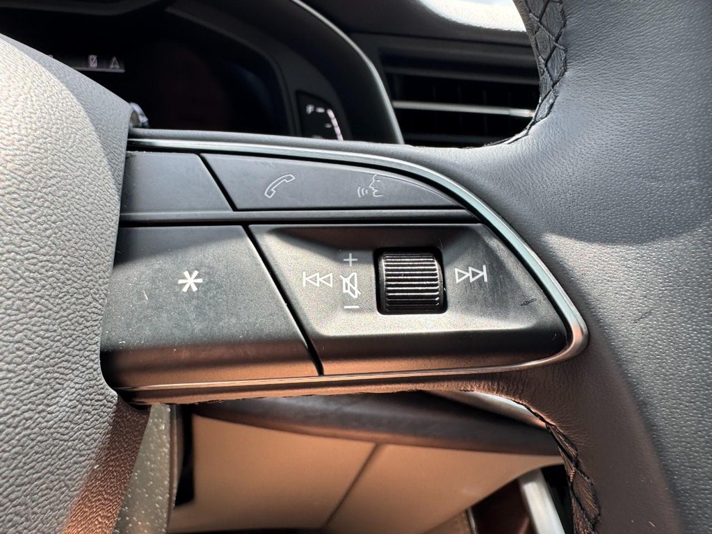 Audi Q7 Vehicle Full-screen Gallery Image 21