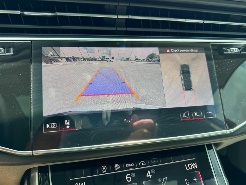 Audi Q7 Vehicle Full-screen Gallery Image 25