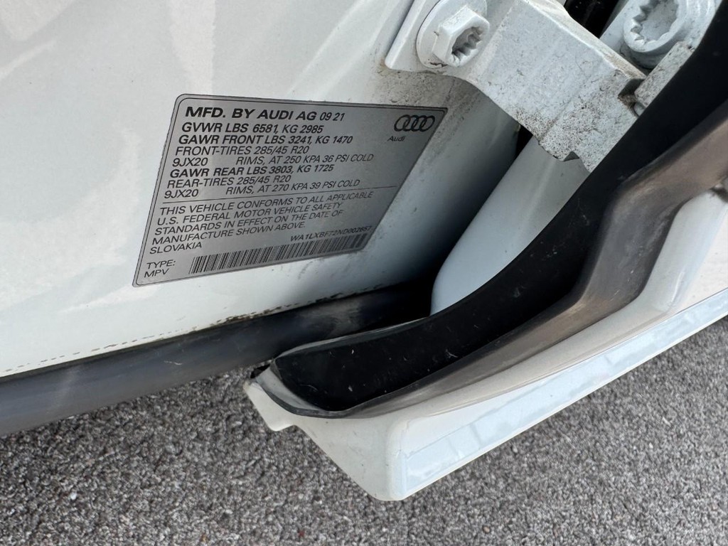 Audi Q7 Vehicle Full-screen Gallery Image 28