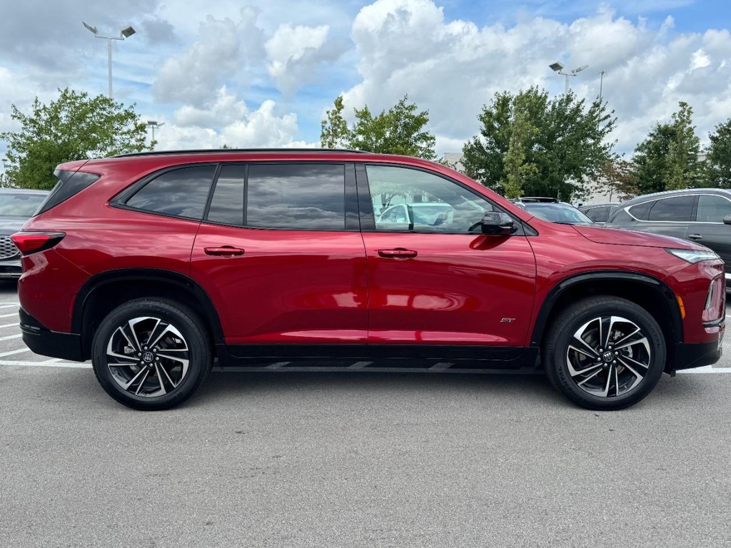 Buick Enclave Vehicle Full-screen Gallery Image 02