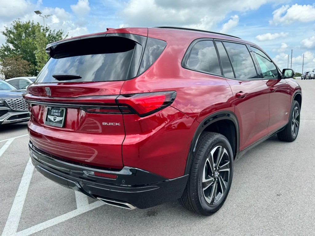 Buick Enclave Vehicle Full-screen Gallery Image 03