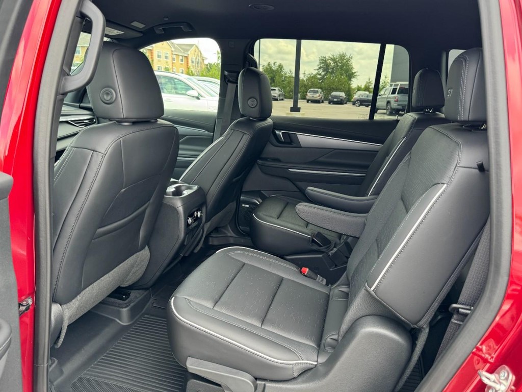 Buick Enclave Vehicle Full-screen Gallery Image 10