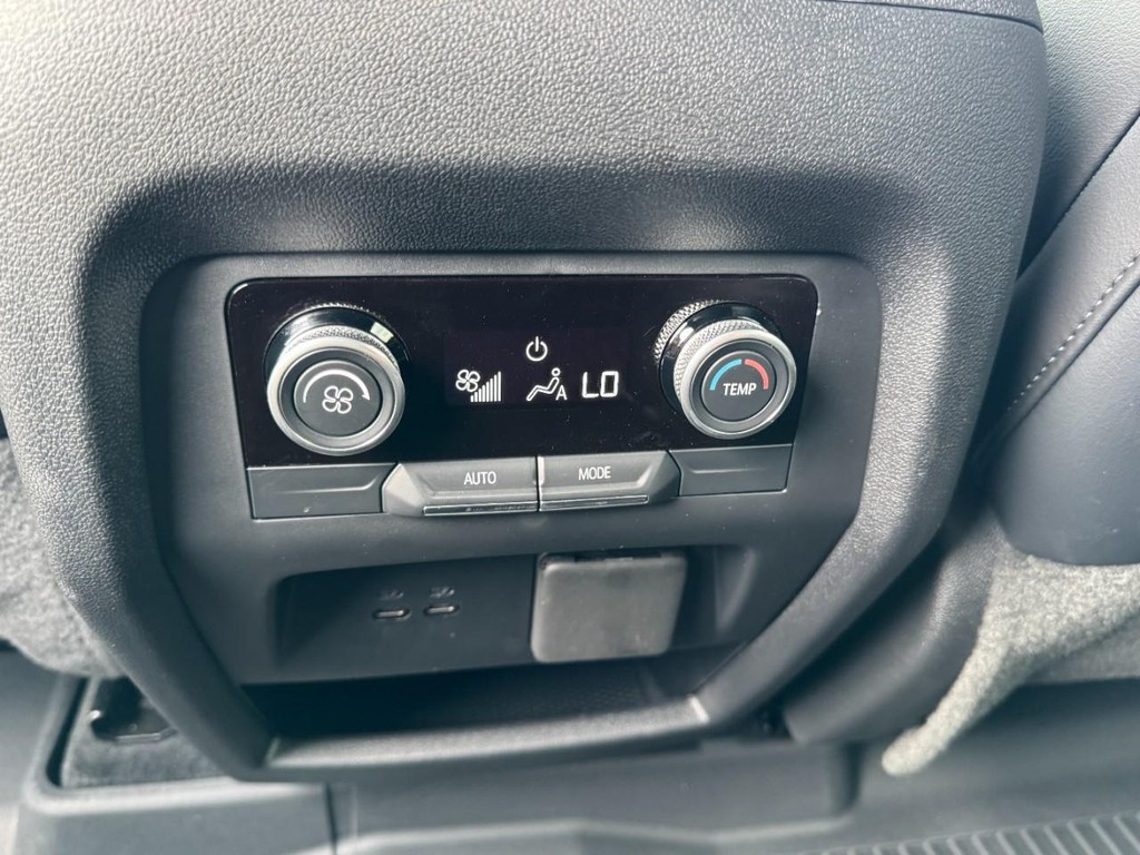 Buick Enclave Vehicle Full-screen Gallery Image 12