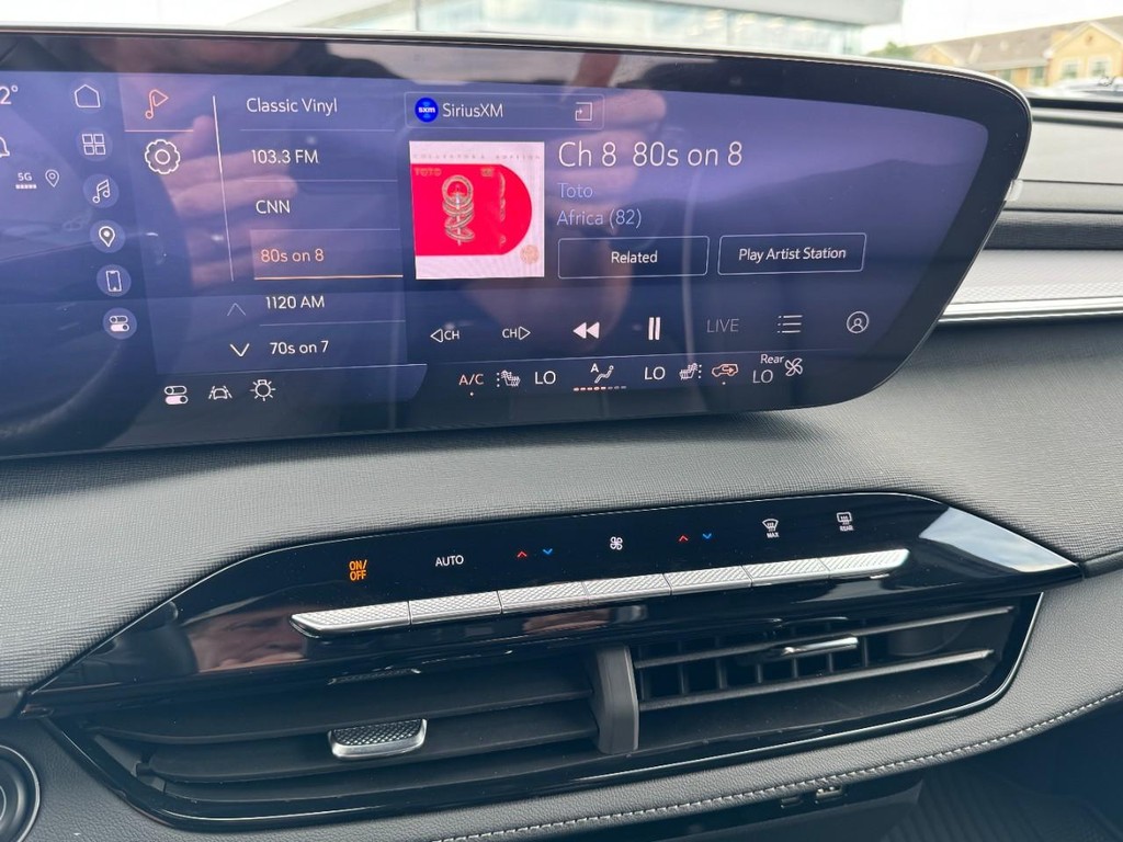 Buick Enclave Vehicle Full-screen Gallery Image 21