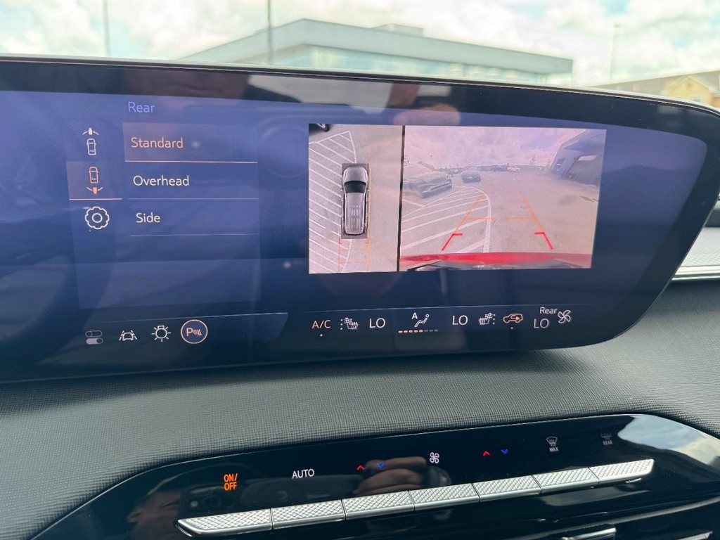 Buick Enclave Vehicle Full-screen Gallery Image 23