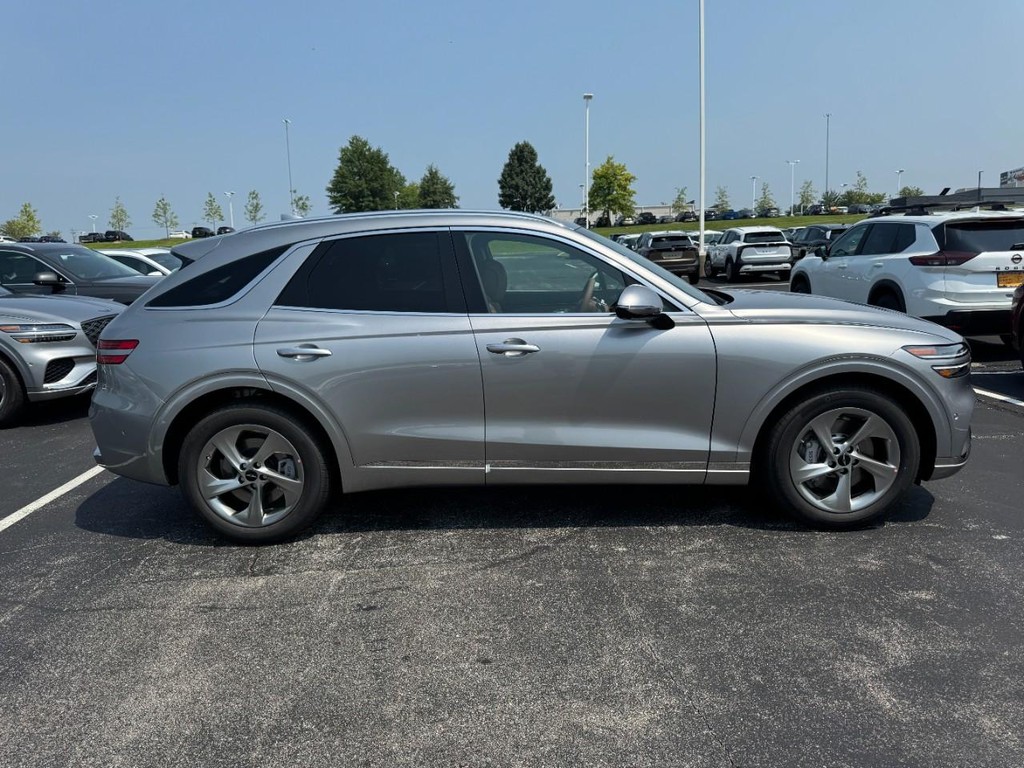 Genesis GV70 Vehicle Full-screen Gallery Image 02