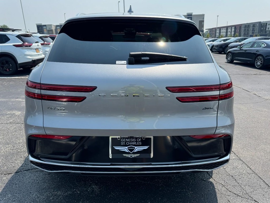 Genesis GV70 Vehicle Full-screen Gallery Image 04