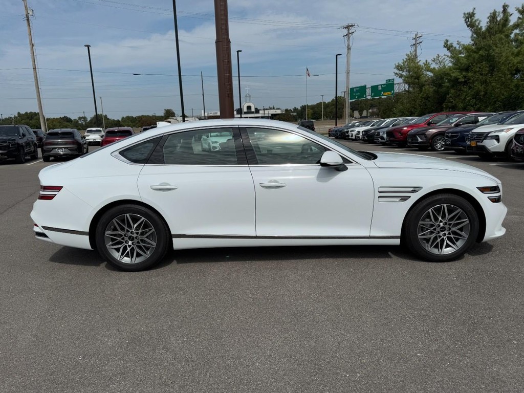 Genesis G80 Vehicle Full-screen Gallery Image 02