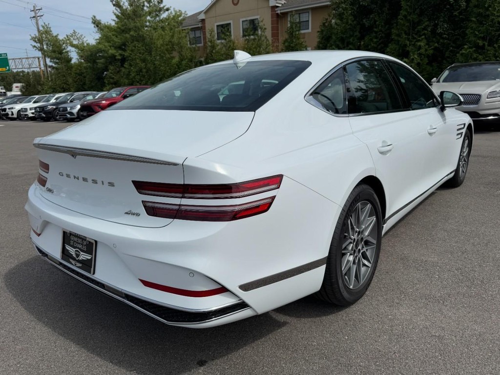 Genesis G80 Vehicle Full-screen Gallery Image 03