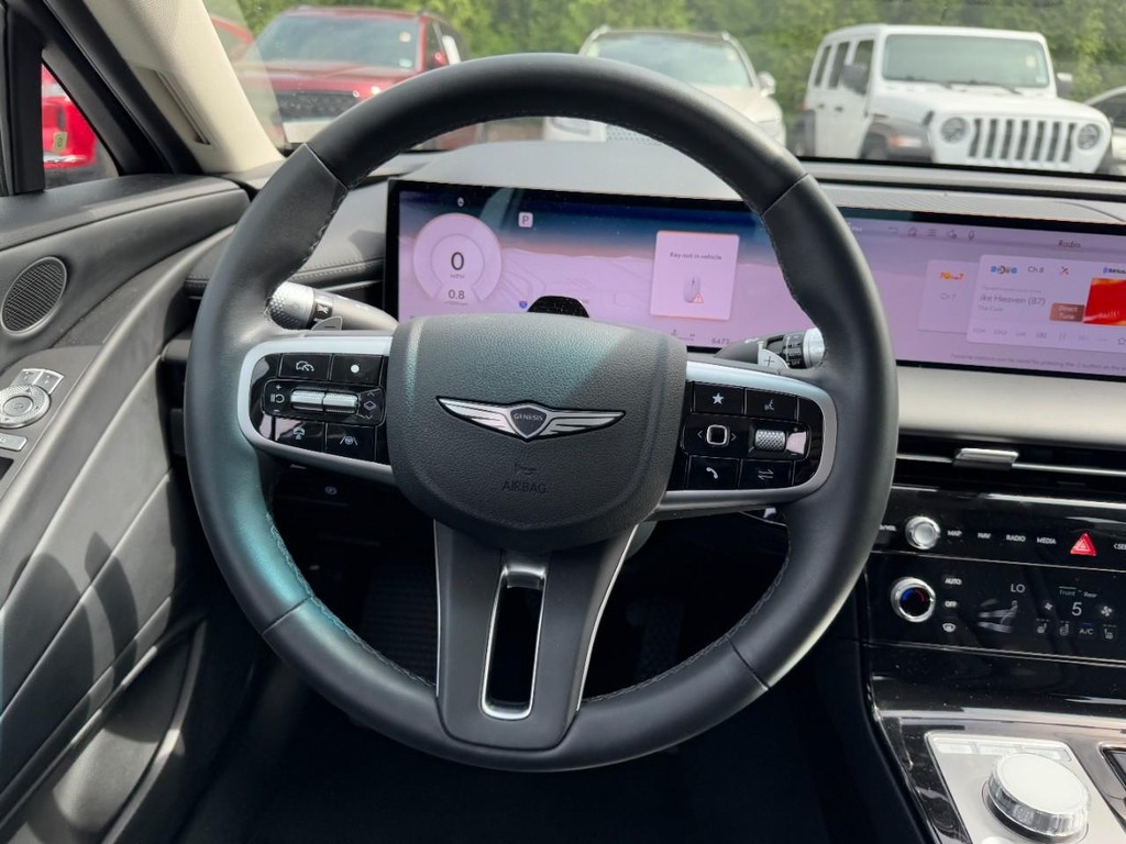 Genesis G80 Vehicle Full-screen Gallery Image 12