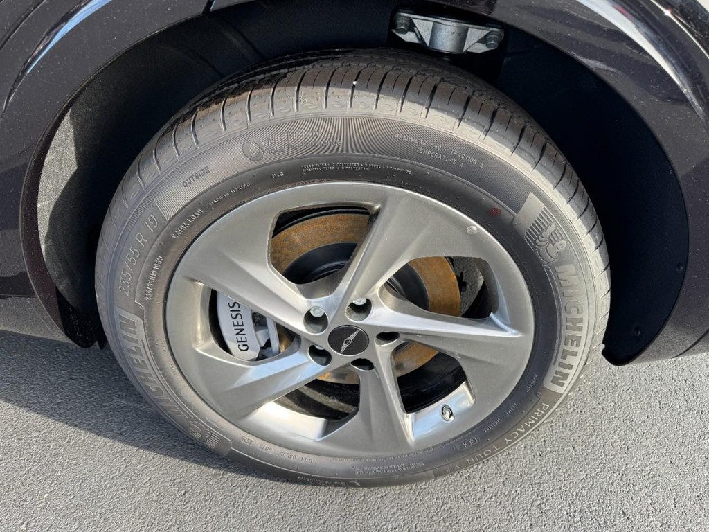 Genesis GV70 Vehicle Full-screen Gallery Image 06