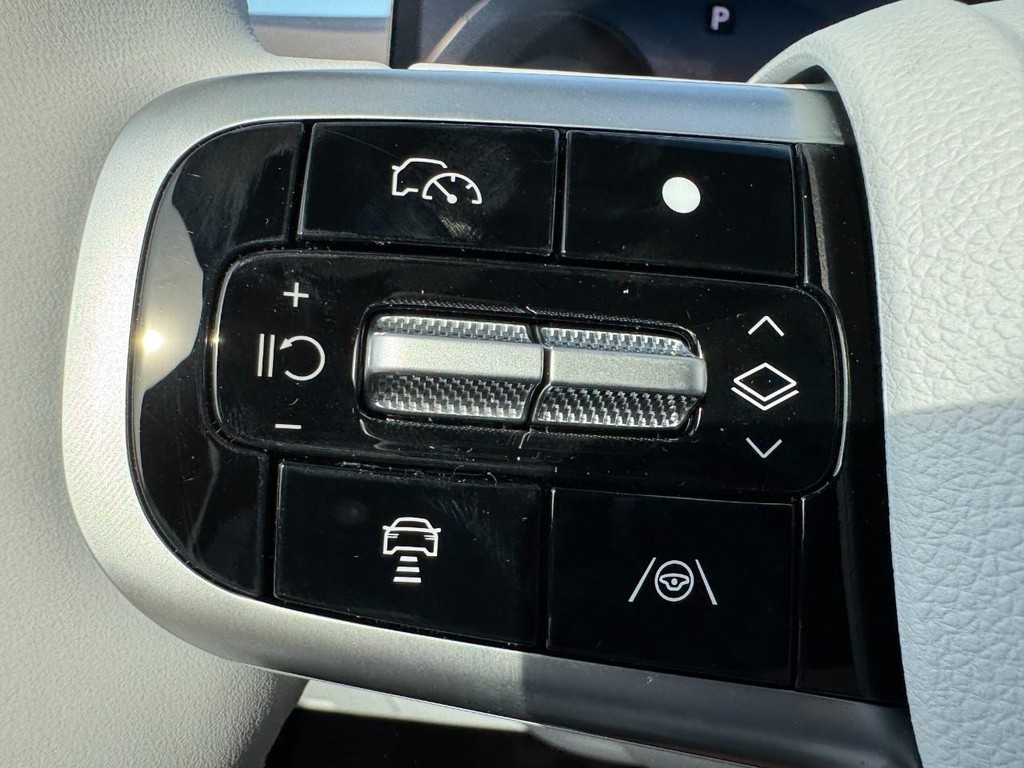 Genesis GV70 Vehicle Full-screen Gallery Image 13