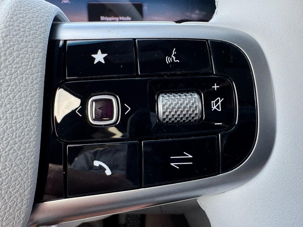 Genesis GV70 Vehicle Full-screen Gallery Image 14