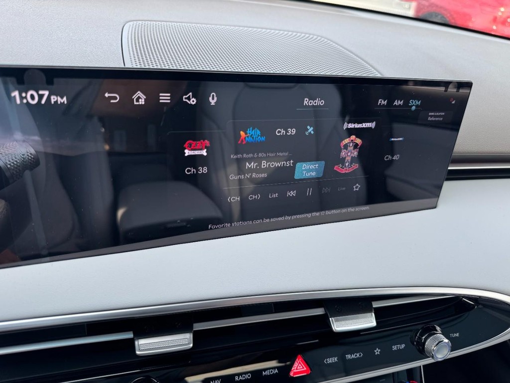 Genesis GV70 Vehicle Full-screen Gallery Image 16