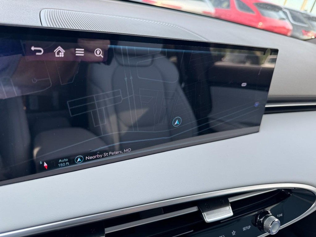 Genesis GV70 Vehicle Full-screen Gallery Image 17