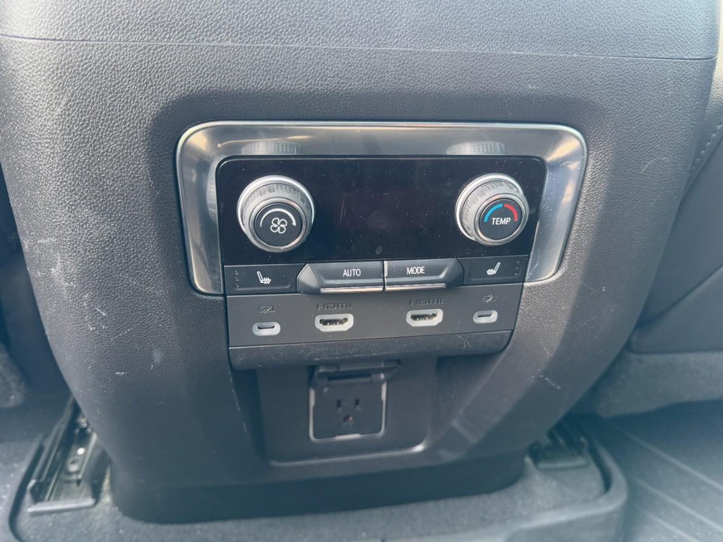 Chevrolet Tahoe Vehicle Full-screen Gallery Image 14