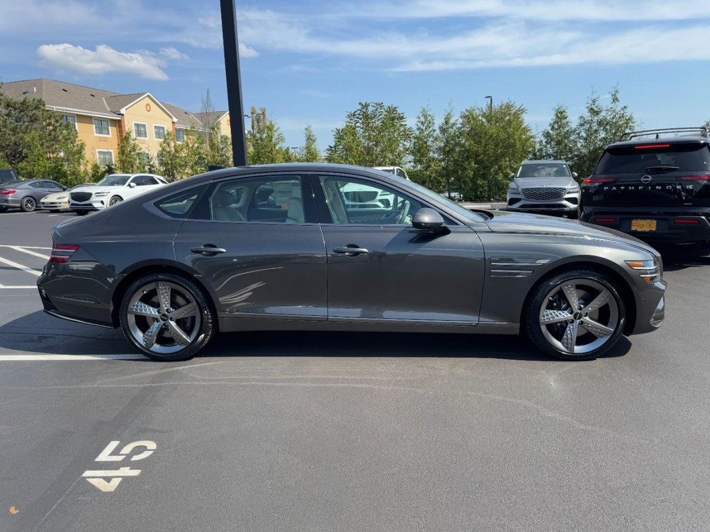 Genesis G80 Vehicle Full-screen Gallery Image 02