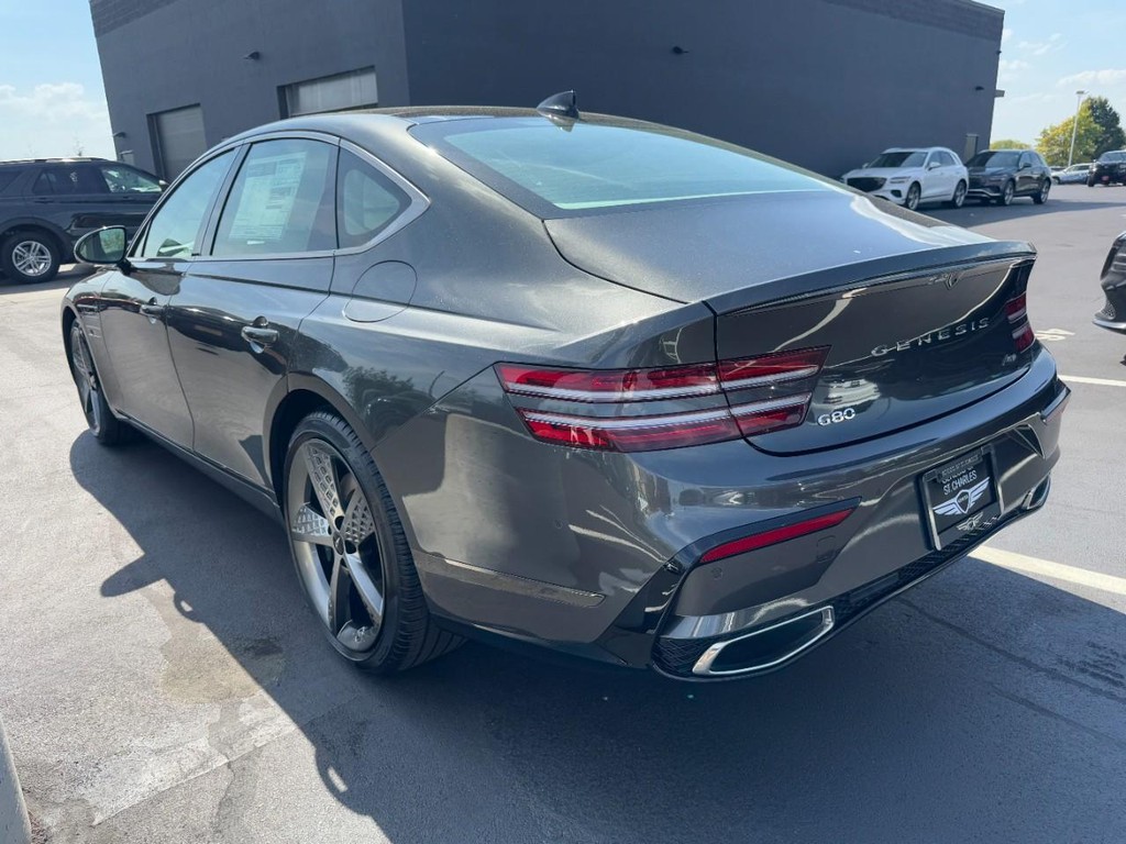 Genesis G80 Vehicle Full-screen Gallery Image 05