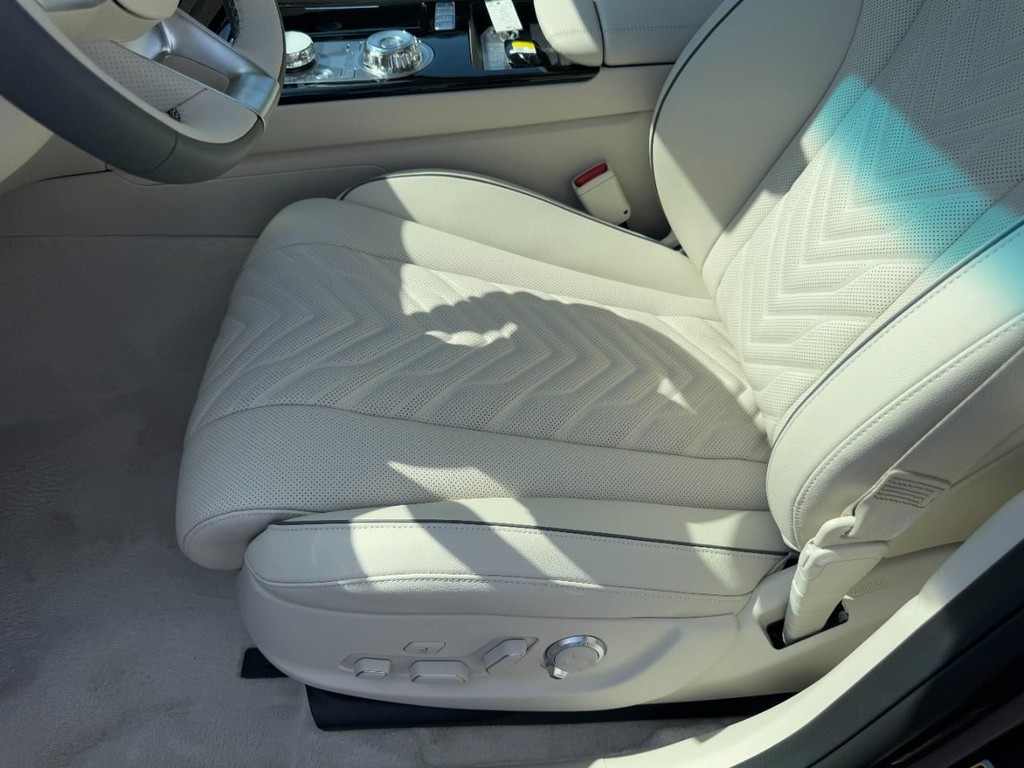 Genesis G80 Vehicle Full-screen Gallery Image 10