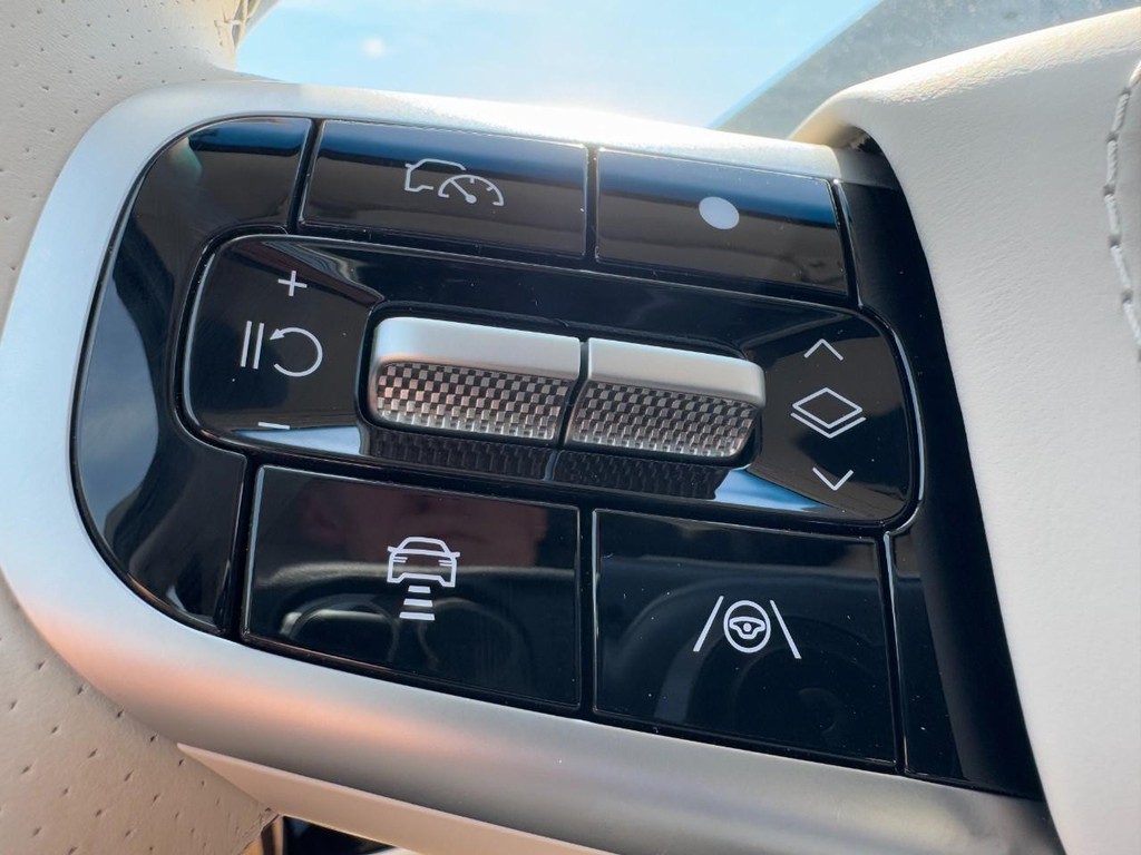 Genesis G80 Vehicle Full-screen Gallery Image 13