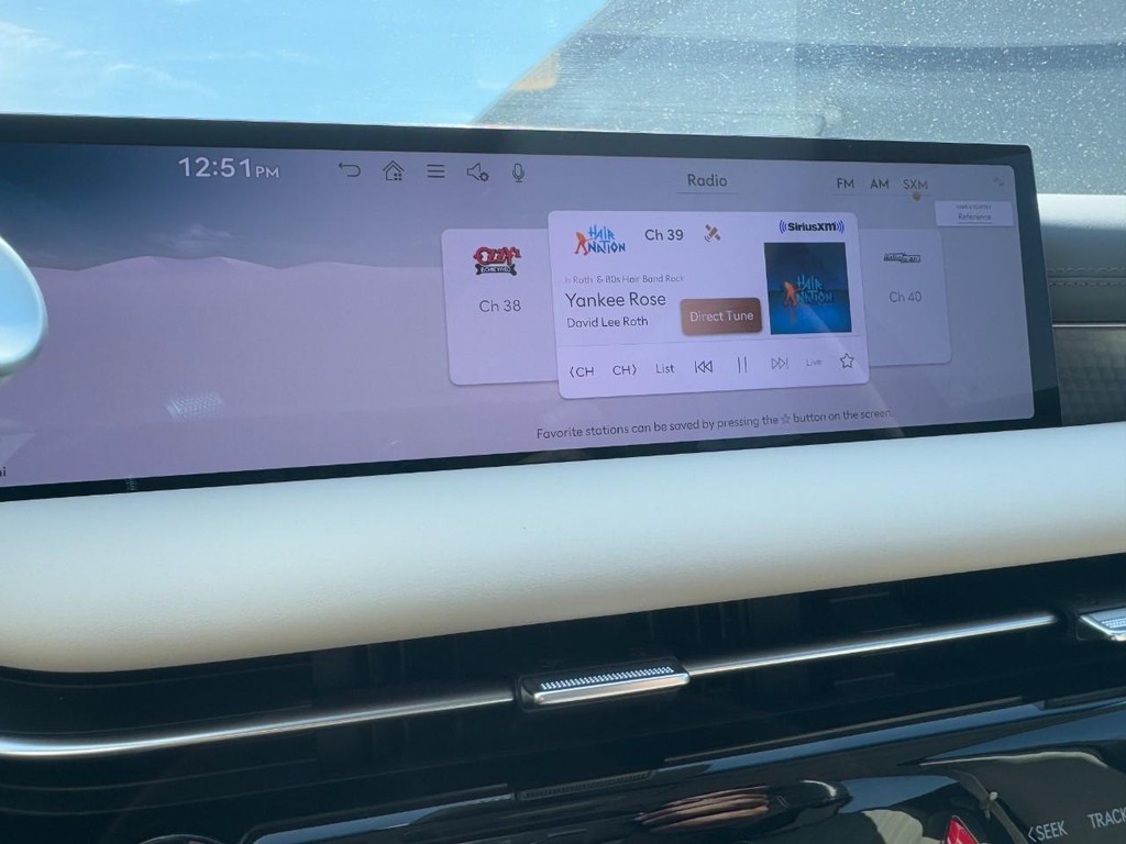 Genesis G80 Vehicle Full-screen Gallery Image 16